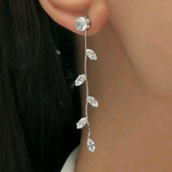🆕 Zirconia Earrings - Picture 3 of 9